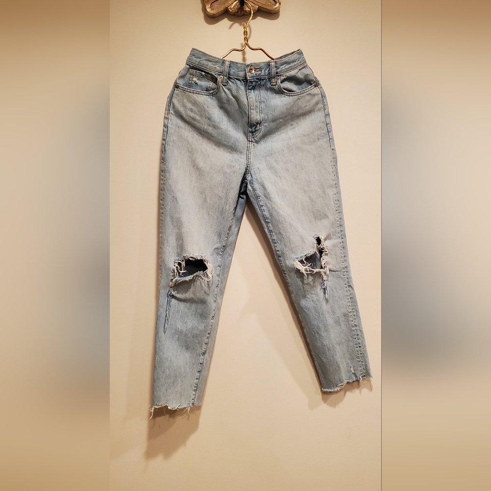 UNIQLO   Women's Light Blue Distressed Jeans, SIze S.